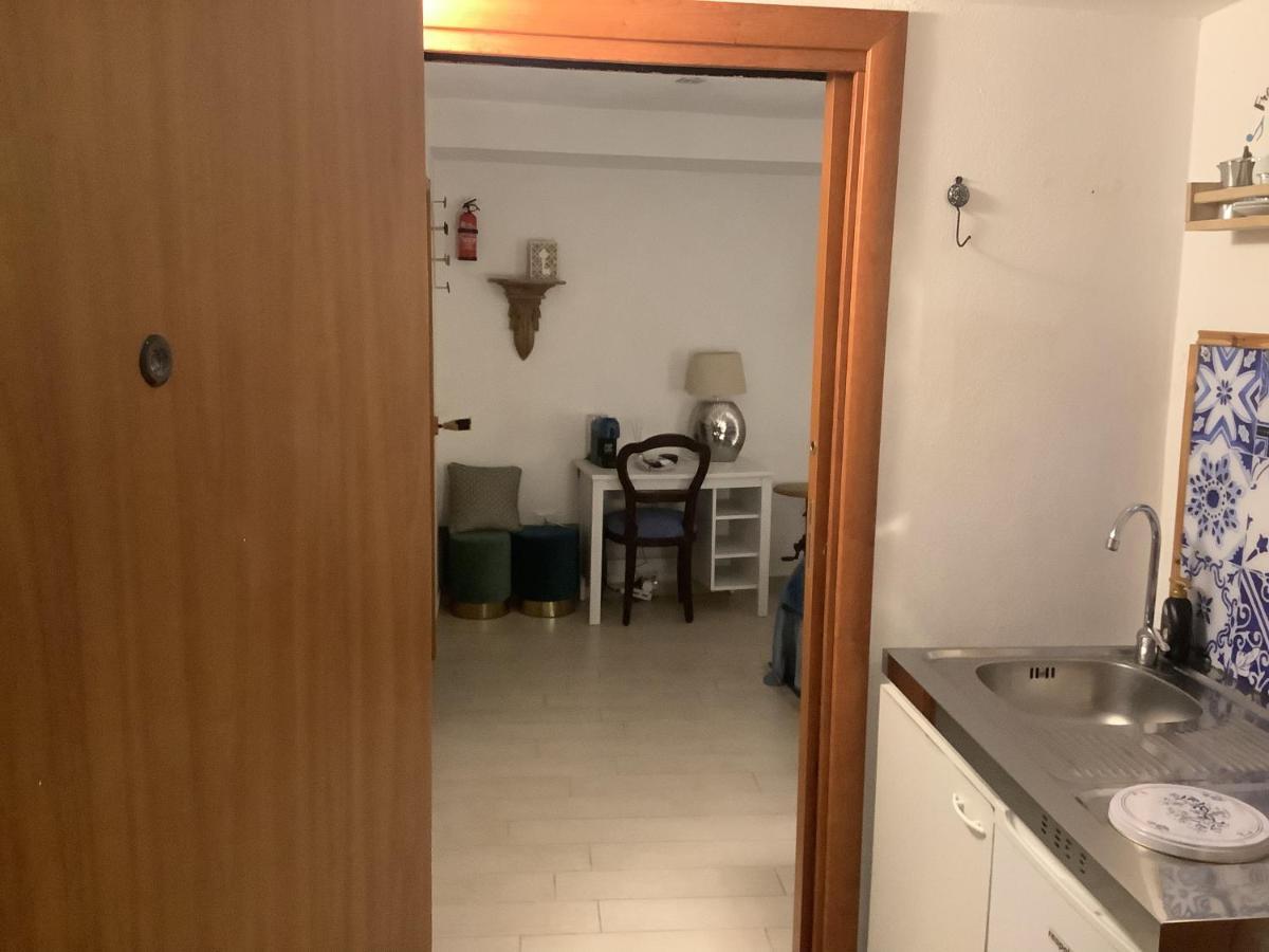 Tinnyhouse * Naples