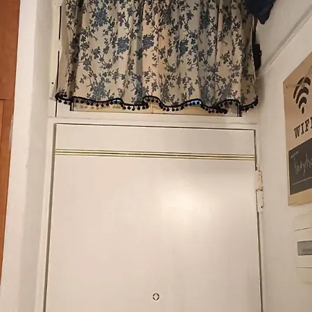 Tinnyhouse Napels Buitenkant foto