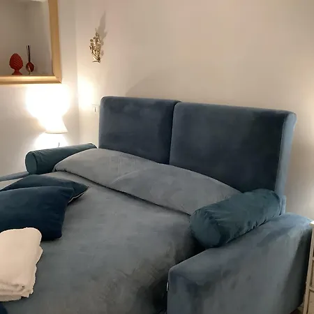 Tinnyhouse Napels Buitenkant foto